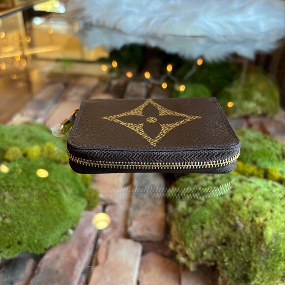 LOUIS VUITTON Reverse Monogram Zippy Coin Wallet - Picture 5 of 13